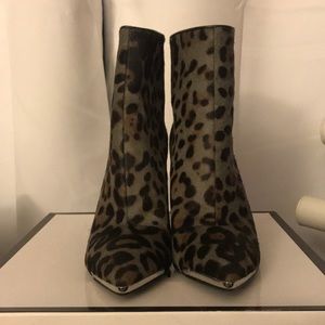 High heeled leopard leather booties